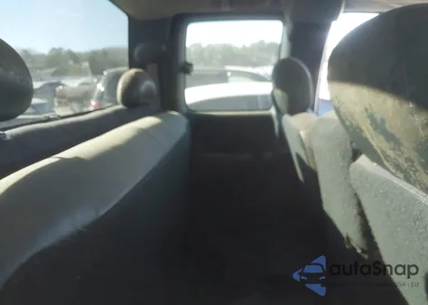 2001 Chevrolet Silverado 1500 из США, поврежденный, VIN 2GCEK19V411374976